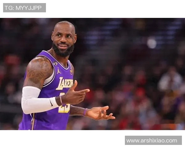 41岁詹皇再创神迹！28+10+12三双刷新历史，湖人2奇兵惊艳全场，1人首发位置悬了